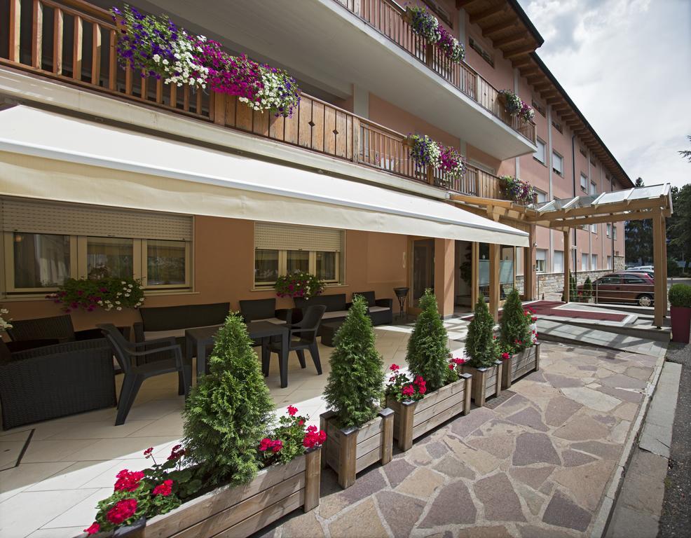 Park Hotel Sacro Cuore Cavalese Eksteriør billede