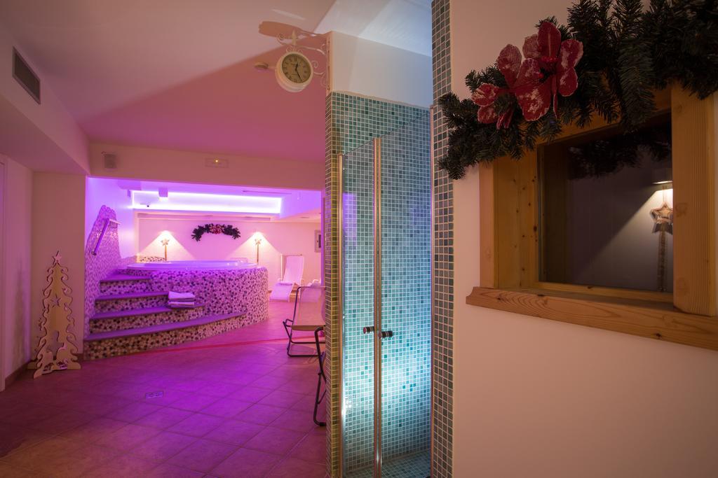 Park Hotel Sacro Cuore Cavalese Eksteriør billede